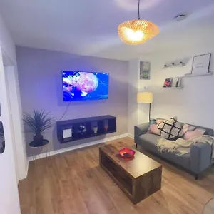 Lively 1 Bed In Buzzing East London! , London United Kingdom