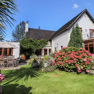 Mickle Trafford Manor , Chester United Kingdom